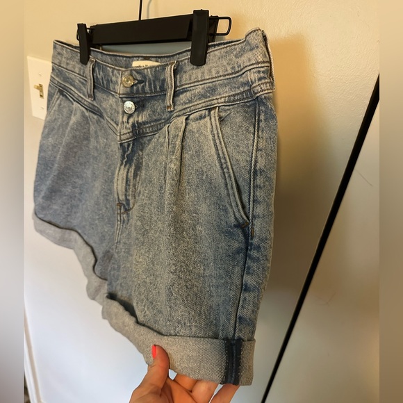 Abercrombie & Fitch The 80's Mom Ultra High Rise Short - Picture 2 of 5